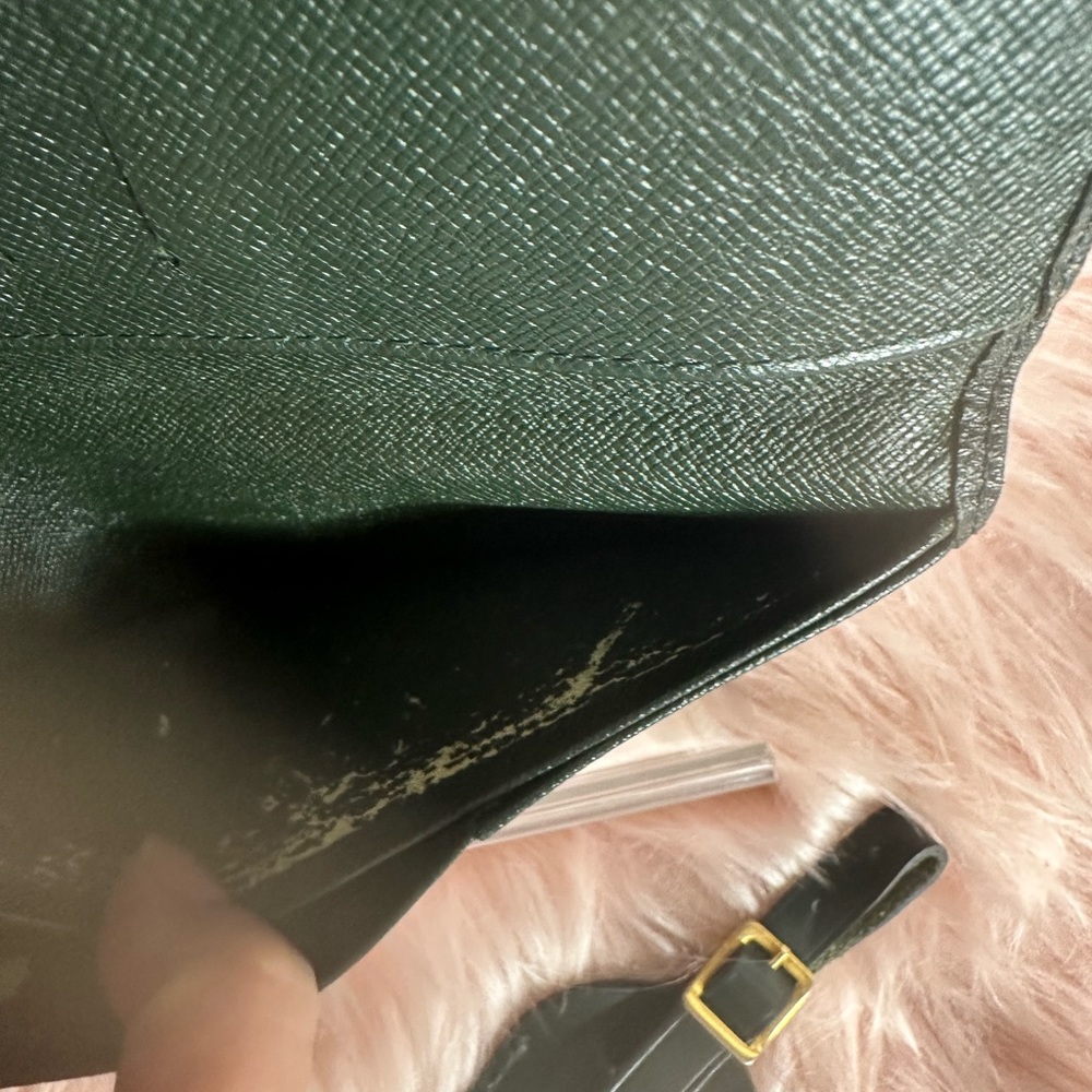 Louis Vuitton 💯% authentic.long wallet taiga leather and Clutch w/ luggage tag - Picture 4 of 8